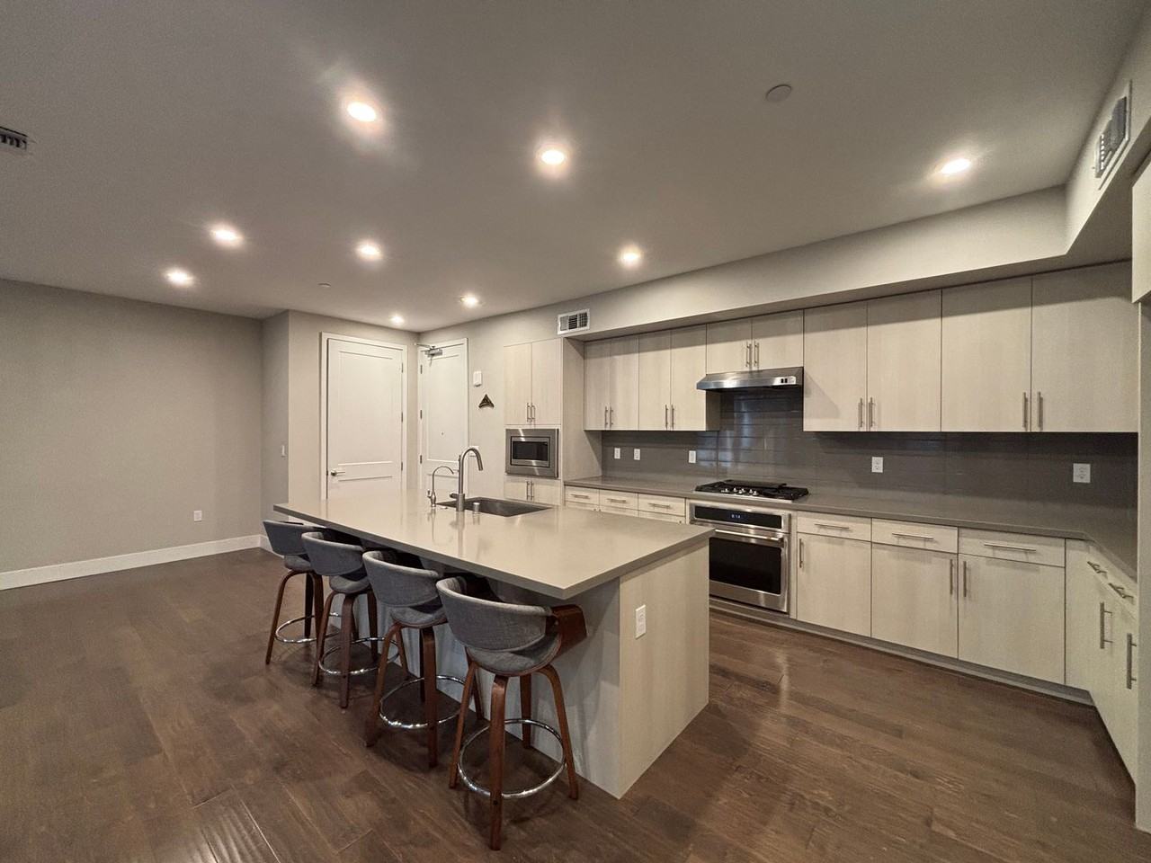 45049 Challenge Cmn #202 - Photo 2 of 18