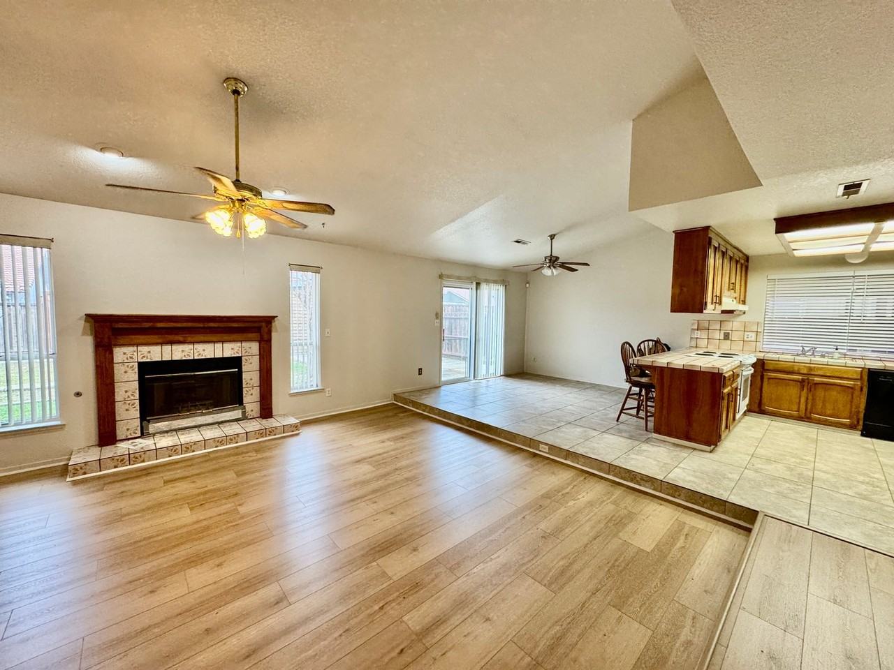 1018 Santa Barbara St - Photo 2 of 12