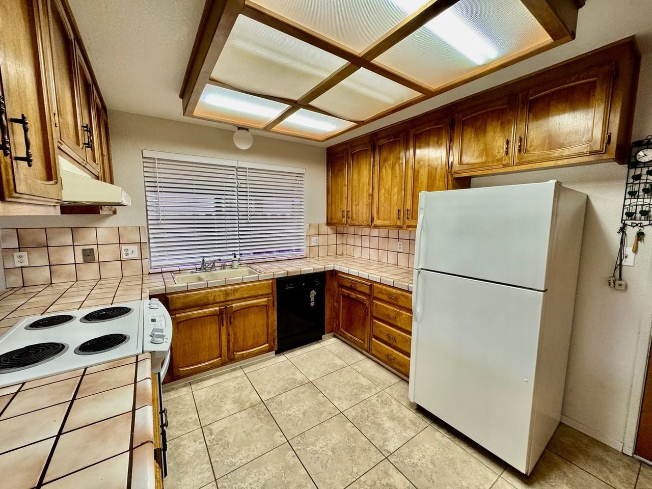 1018 Santa Barbara St - Photo 4 of 12