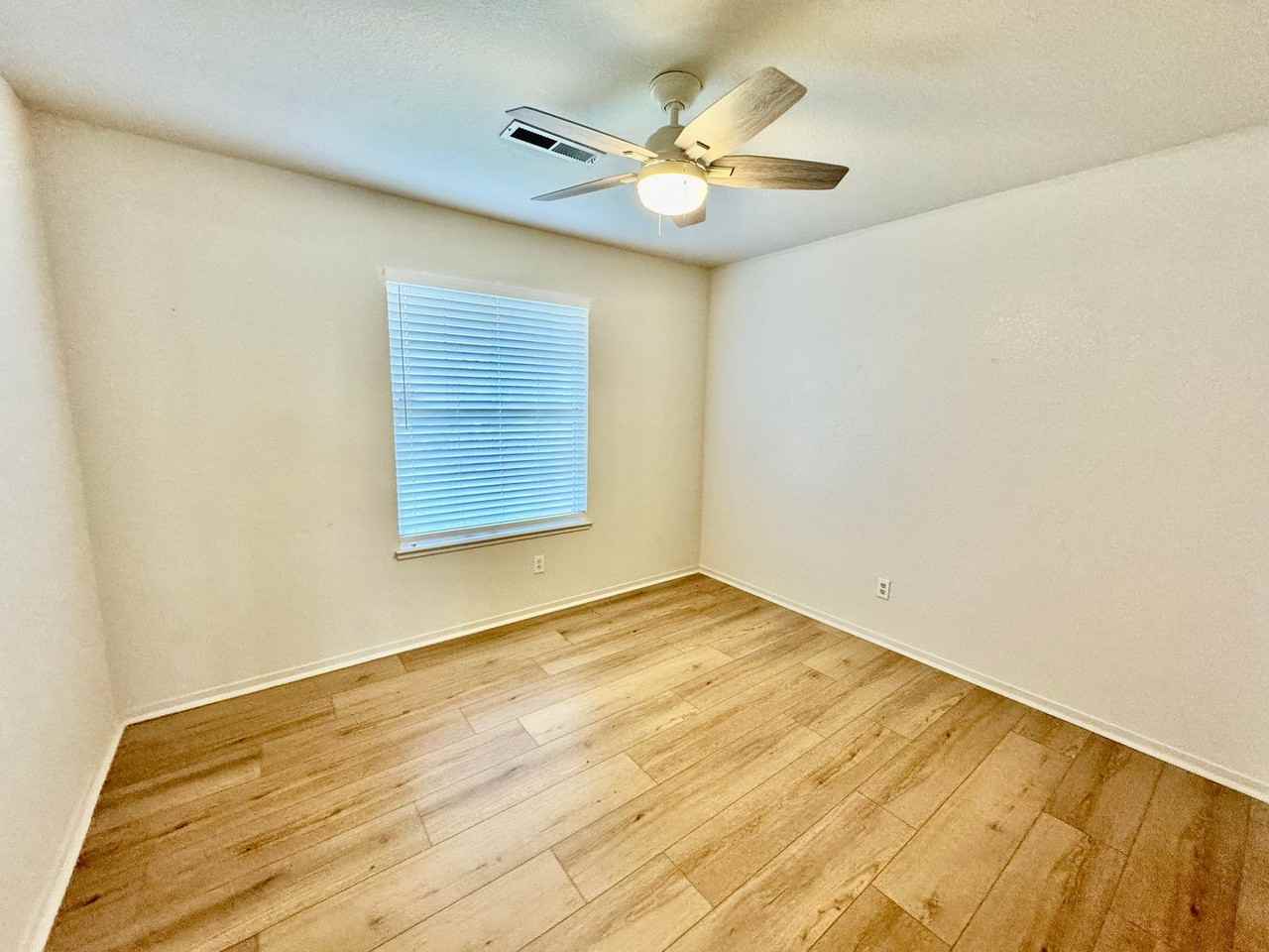 1018 Santa Barbara St - Photo 6 of 12