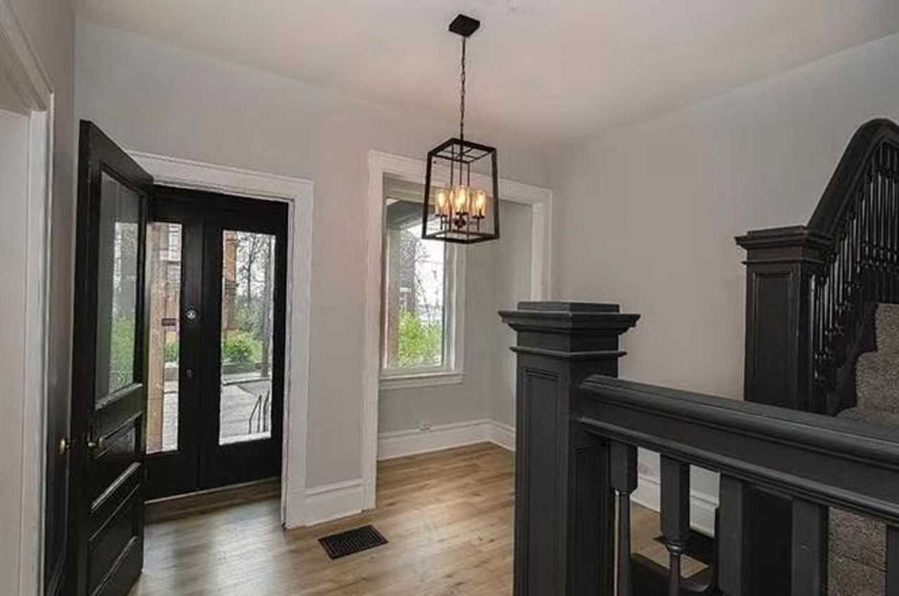 923 Adelaide St - Photo 5 of 29