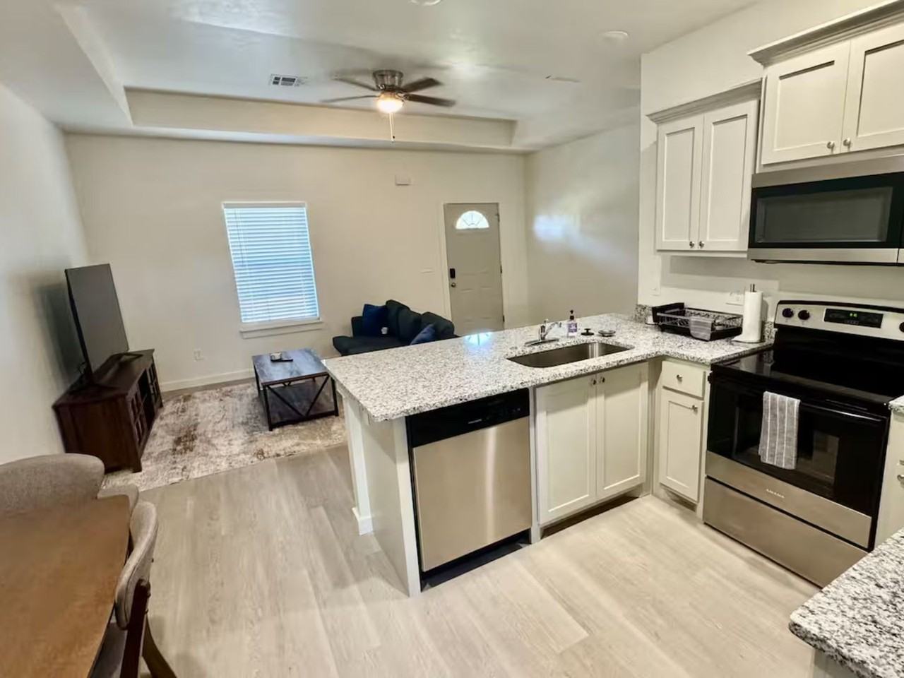 1515 Sw Georgia Ave - Photo 2 of 20