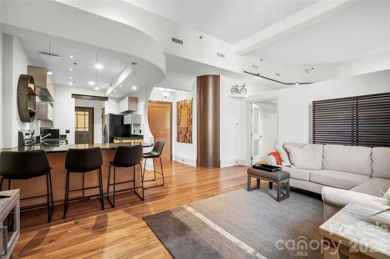 84 W Walnut St - Photo 2 of 8