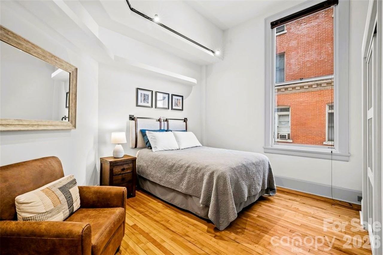 84 W Walnut St - Photo 6 of 8