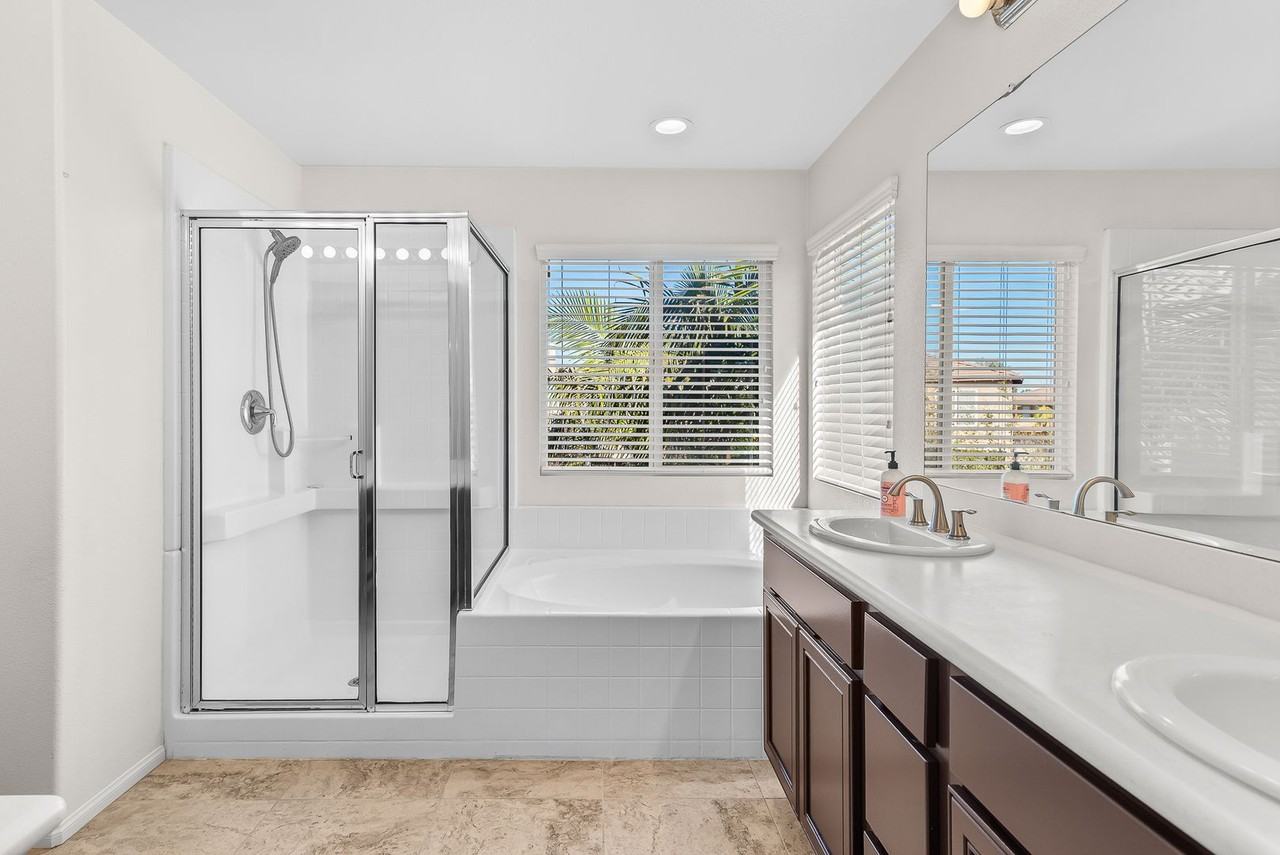 1811 Semple St - Photo 4 of 30