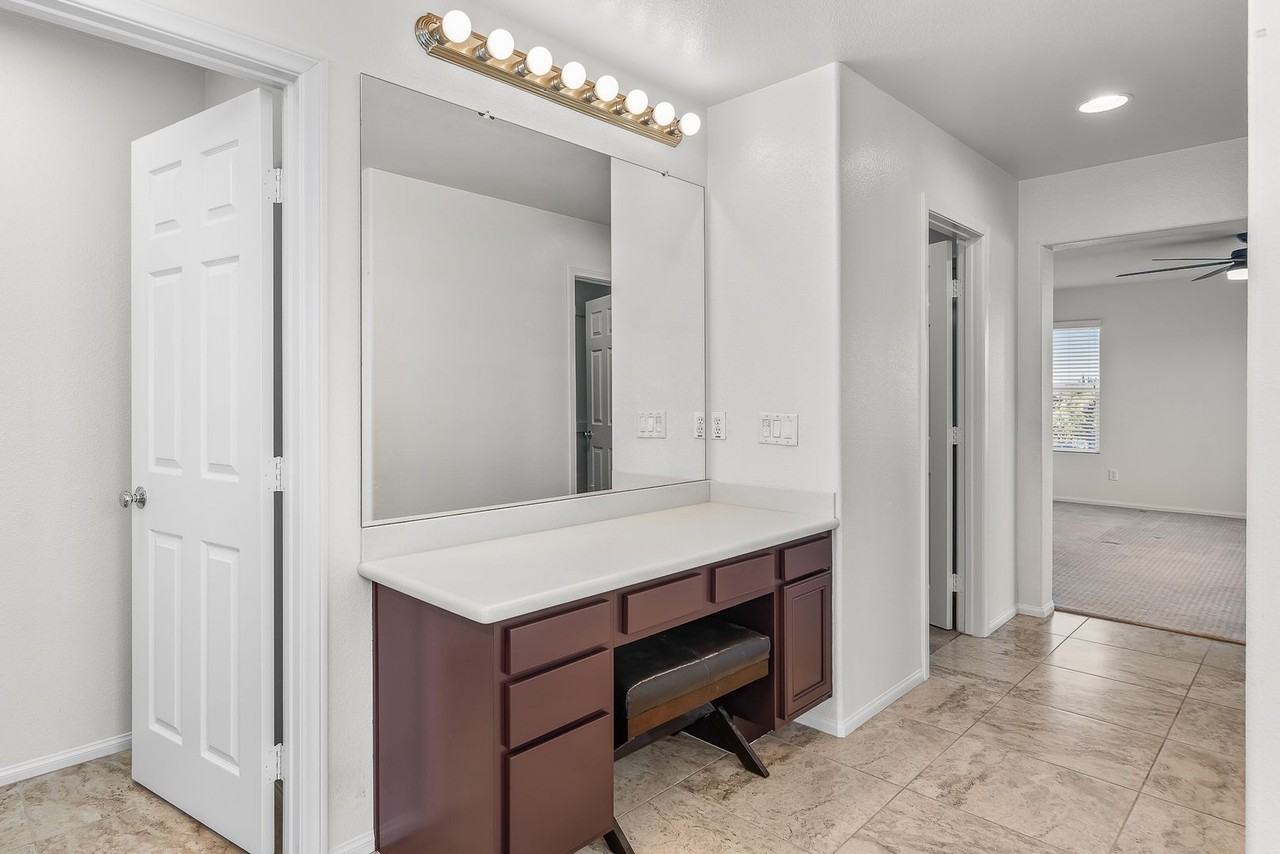 1811 Semple St - Photo 5 of 30