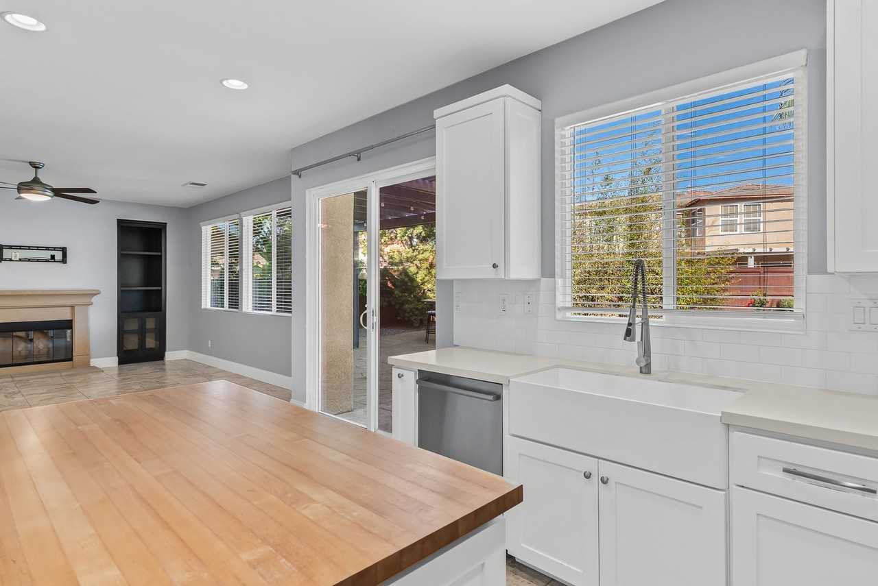 1811 Semple St - Photo 6 of 30