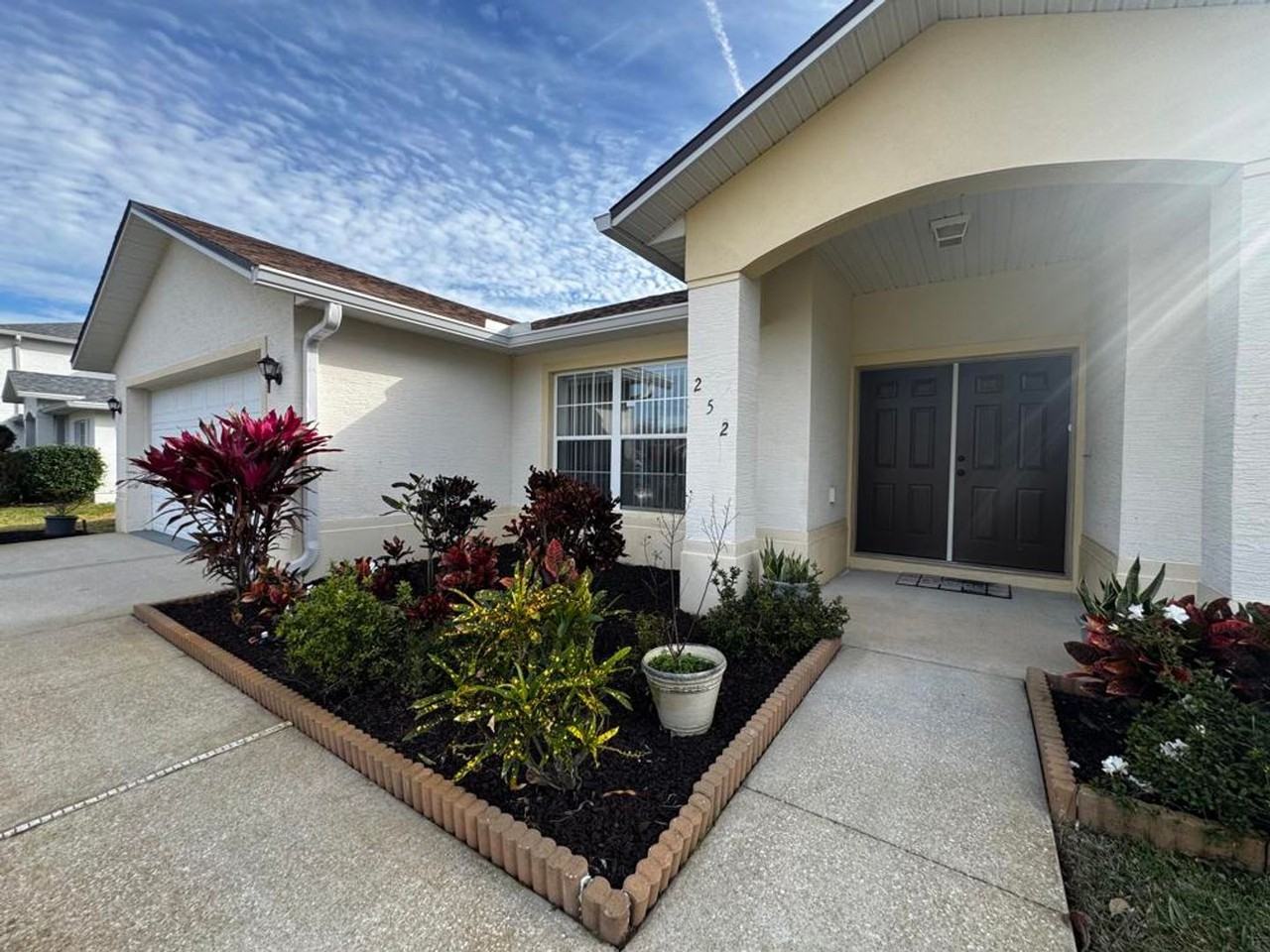 252 Fountain Lake Blvd - Photo 2 of 17