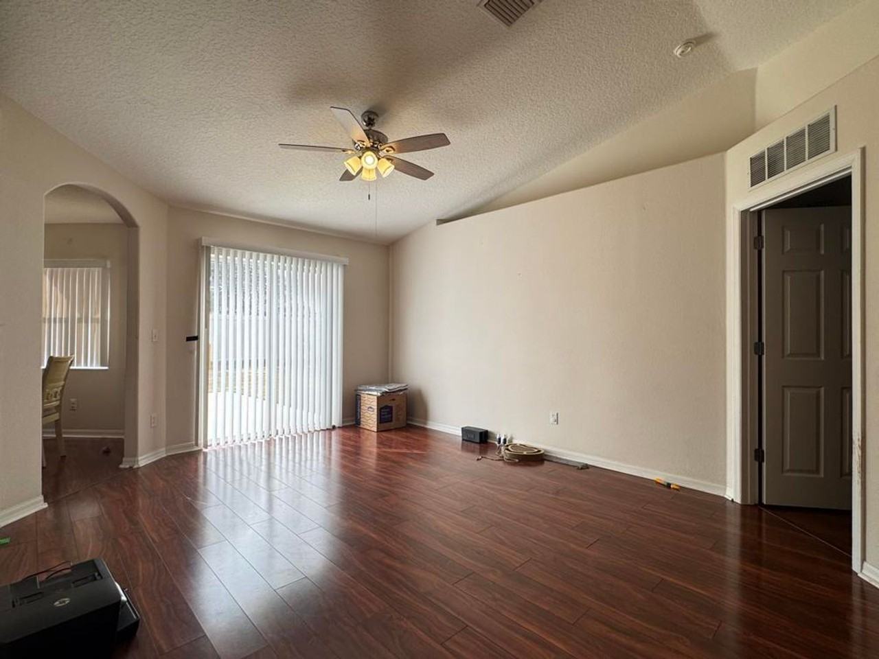 252 Fountain Lake Blvd - Photo 3 of 17