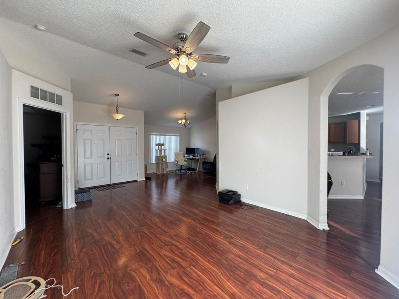 252 Fountain Lake Blvd - Photo 4 of 17