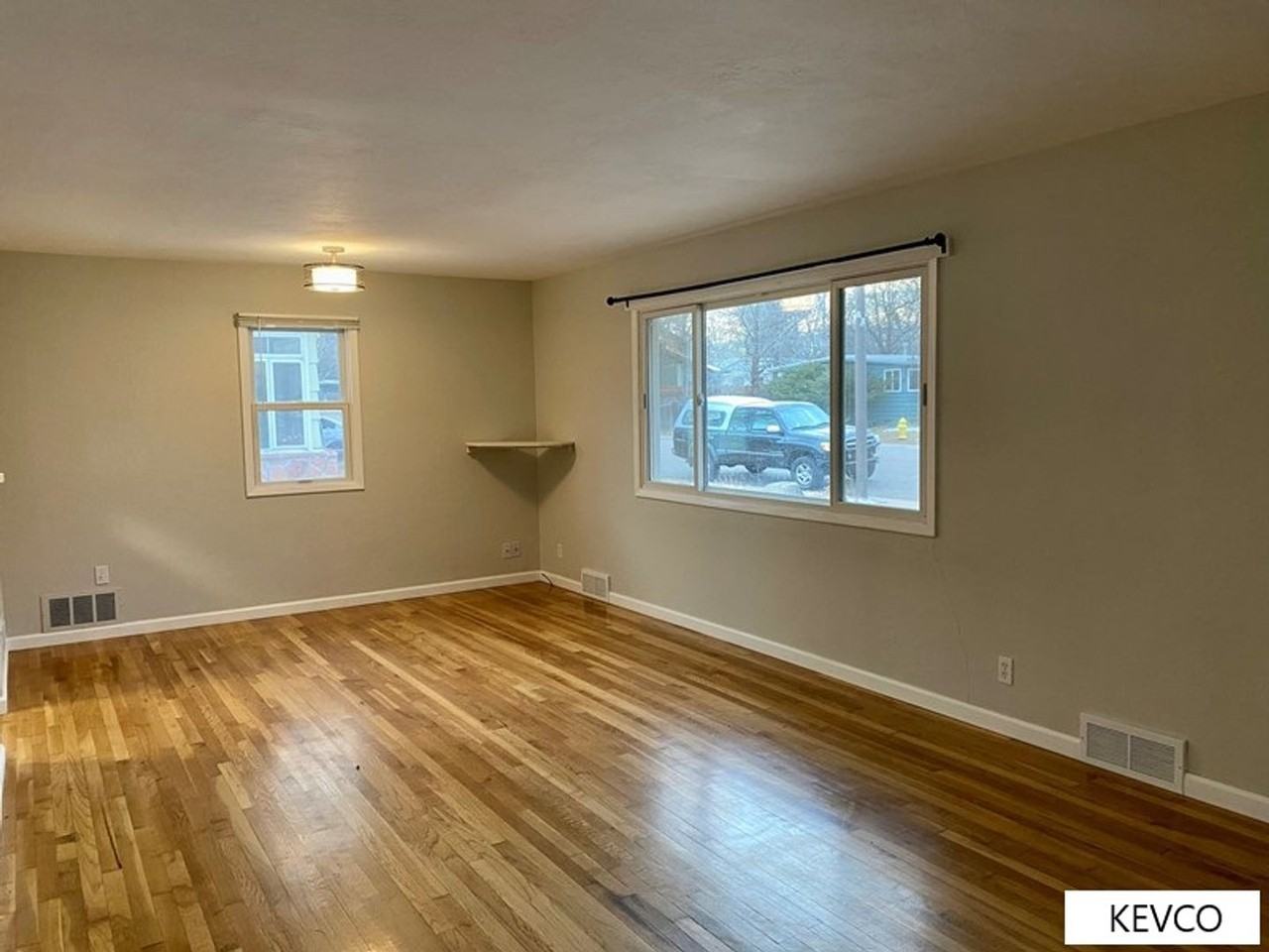 540 Sheldon Dr - Photo 3 of 21