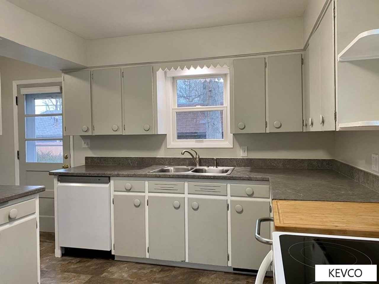 540 Sheldon Dr - Photo 6 of 21