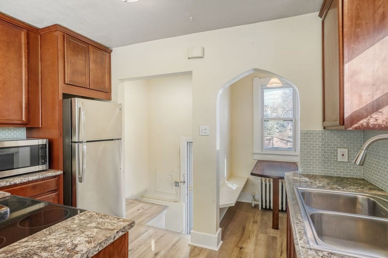 945 E Virginia Ave - Photo 3 of 11