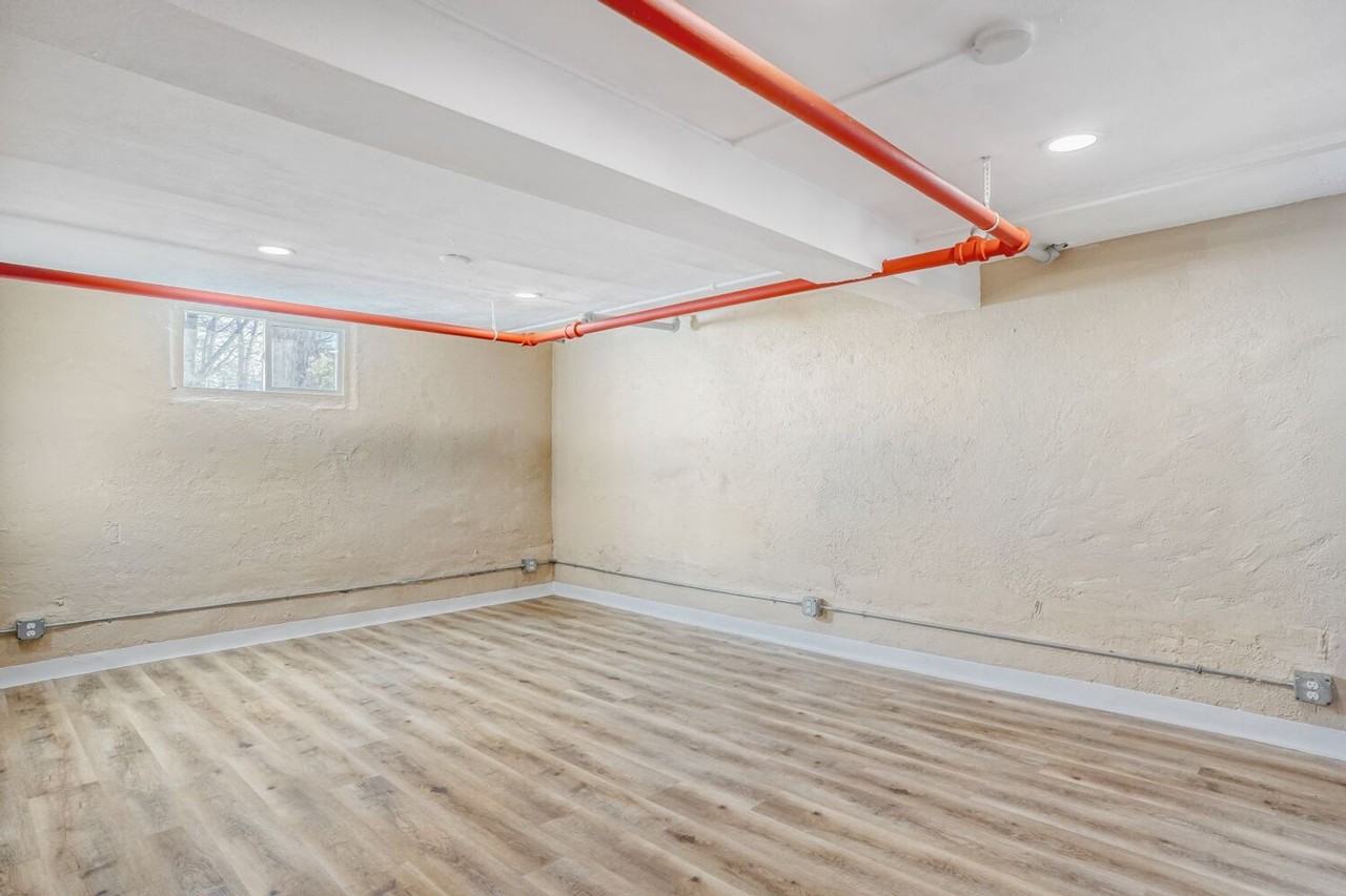 945 E Virginia Ave - Photo 6 of 11