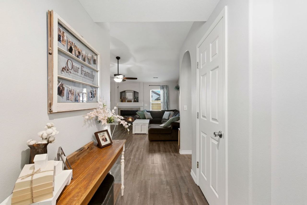 708 S Carriage Xing - Photo 3 of 25