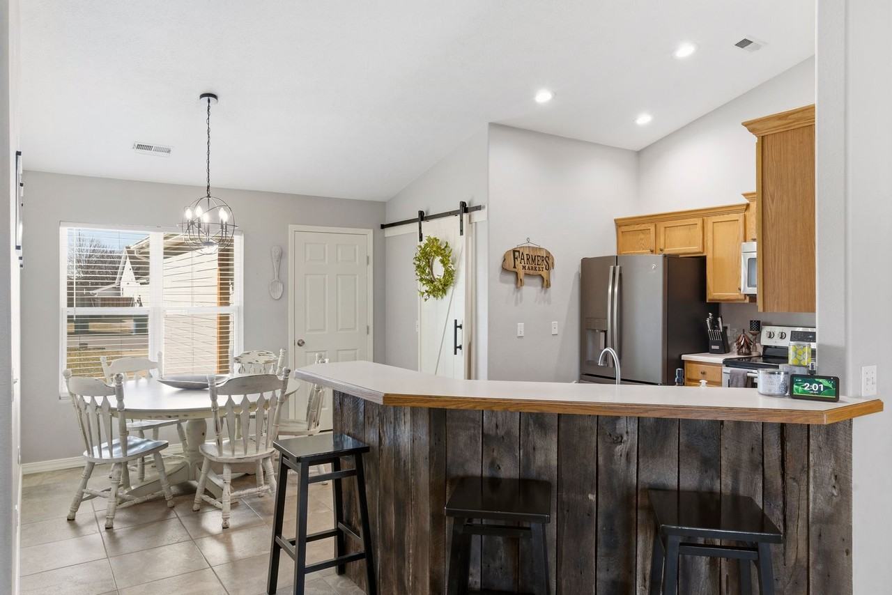 708 S Carriage Xing - Photo 6 of 25