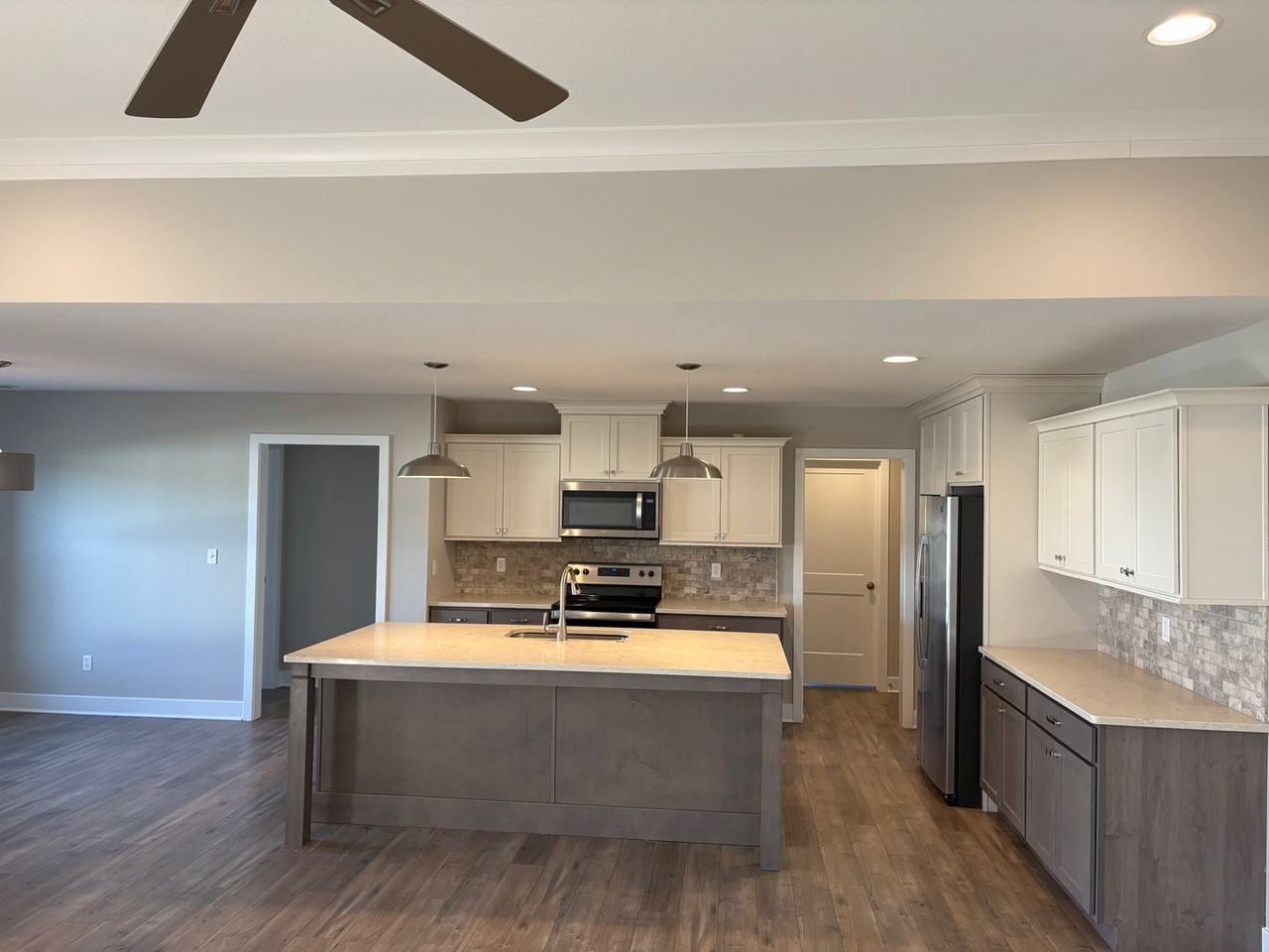 1209 Shore Acres Loop - Photo 4 of 16