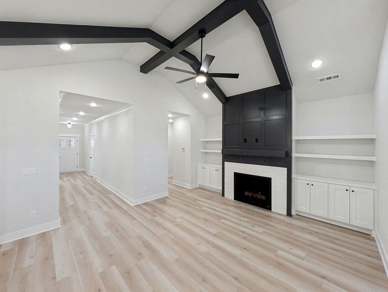 7842 Scenic Valley Ave - Photo 2 of 30