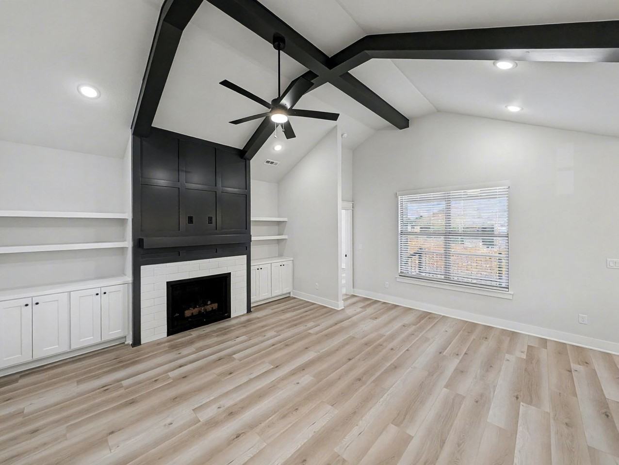 7842 Scenic Valley Ave - Photo 3 of 30