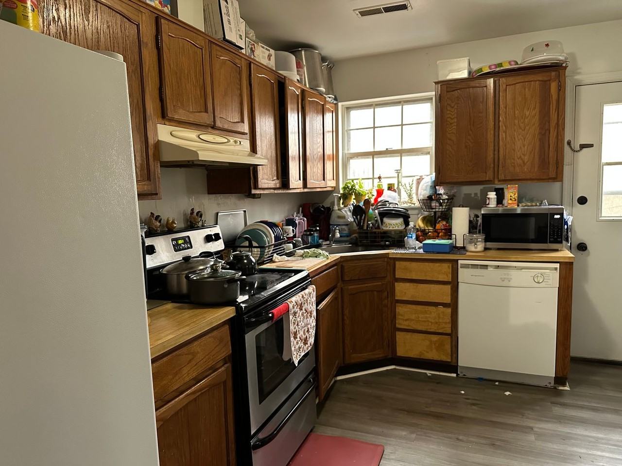 270 Albert Ct - Photo 6 of 10