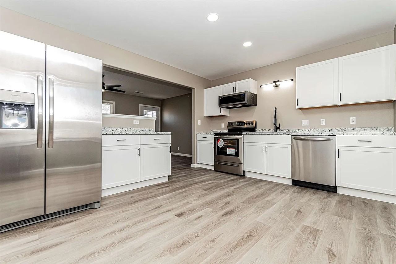 1010 Northwest Ave - Photo 4 of 13