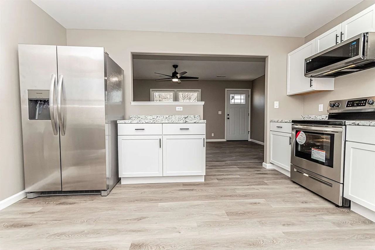 1010 Northwest Ave - Photo 6 of 13