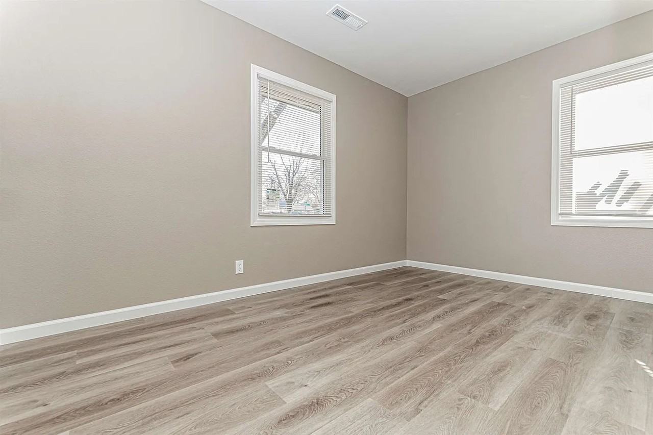 1010 Northwest Ave - Photo 7 of 13