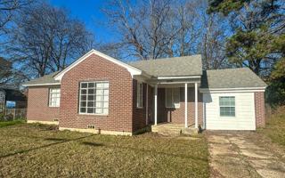 featured image of 2301 Oaklawn Dr