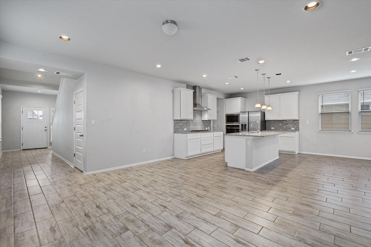 300 Delta Crst - Photo 5 of 36