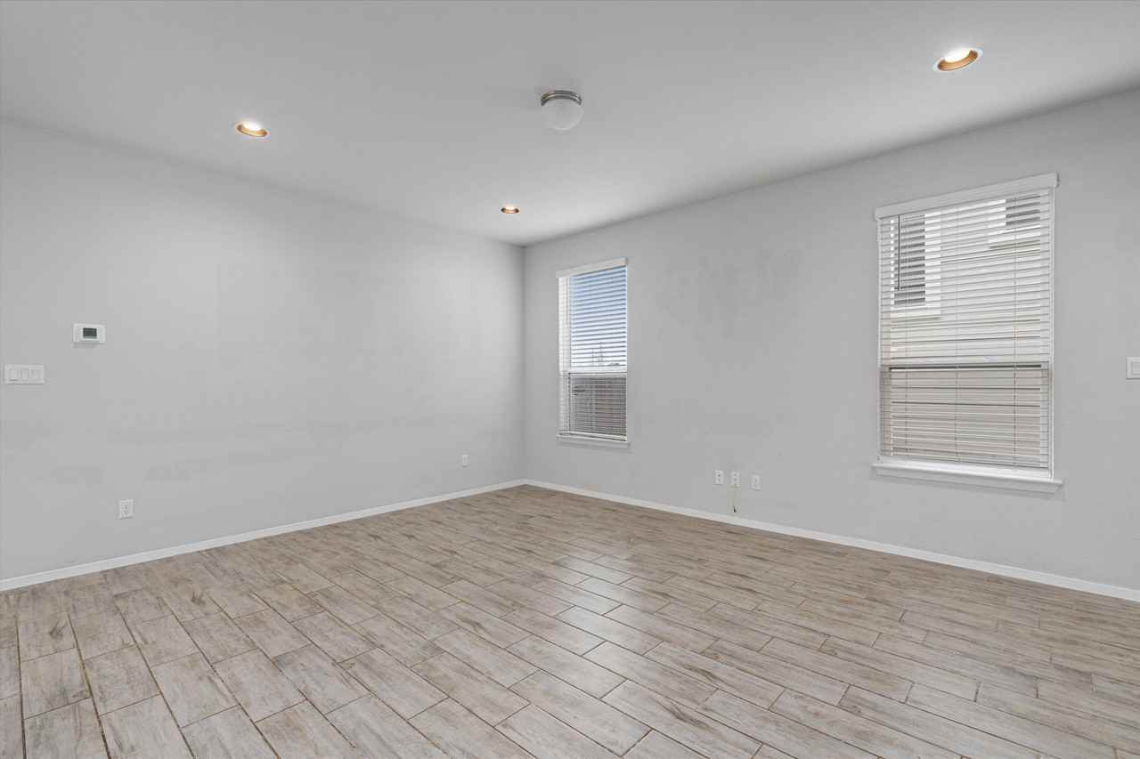 300 Delta Crst - Photo 6 of 36