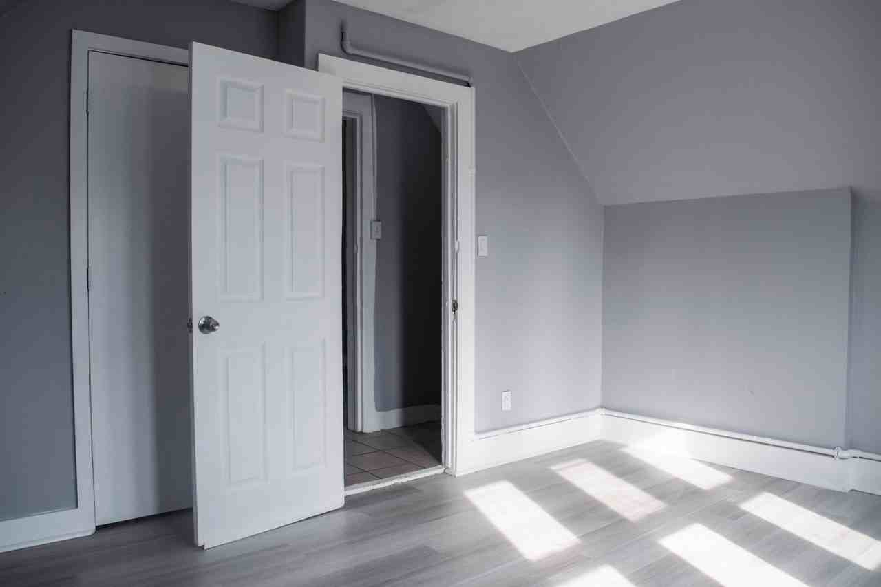 91 Henry St - Photo 3 of 9