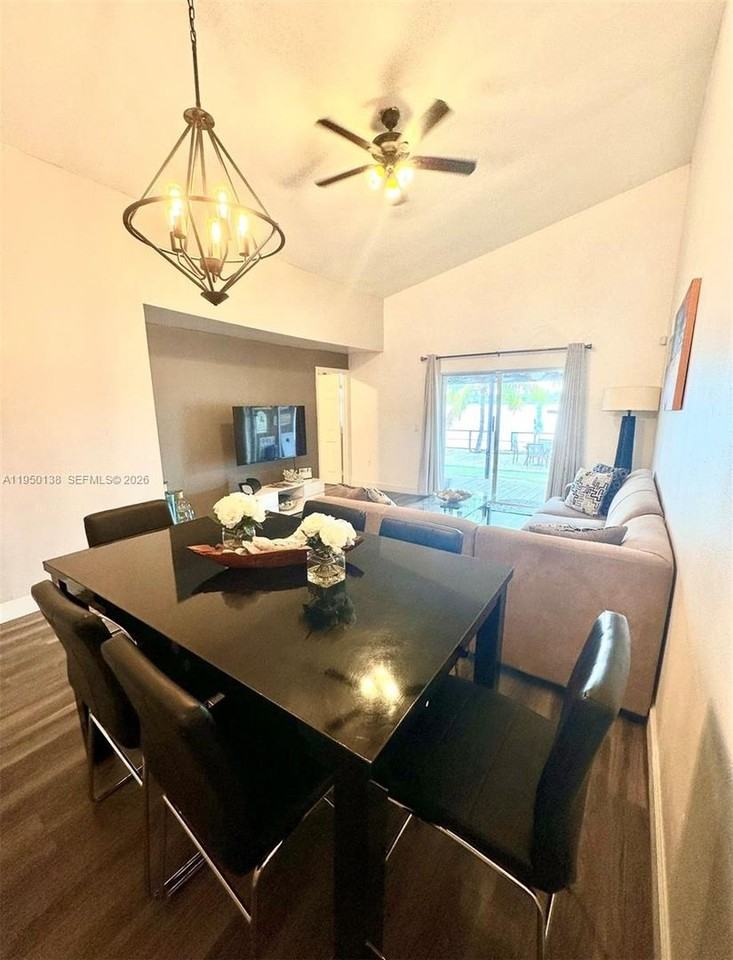 2433 Sw 58th Mnr - Photo 3 of 25