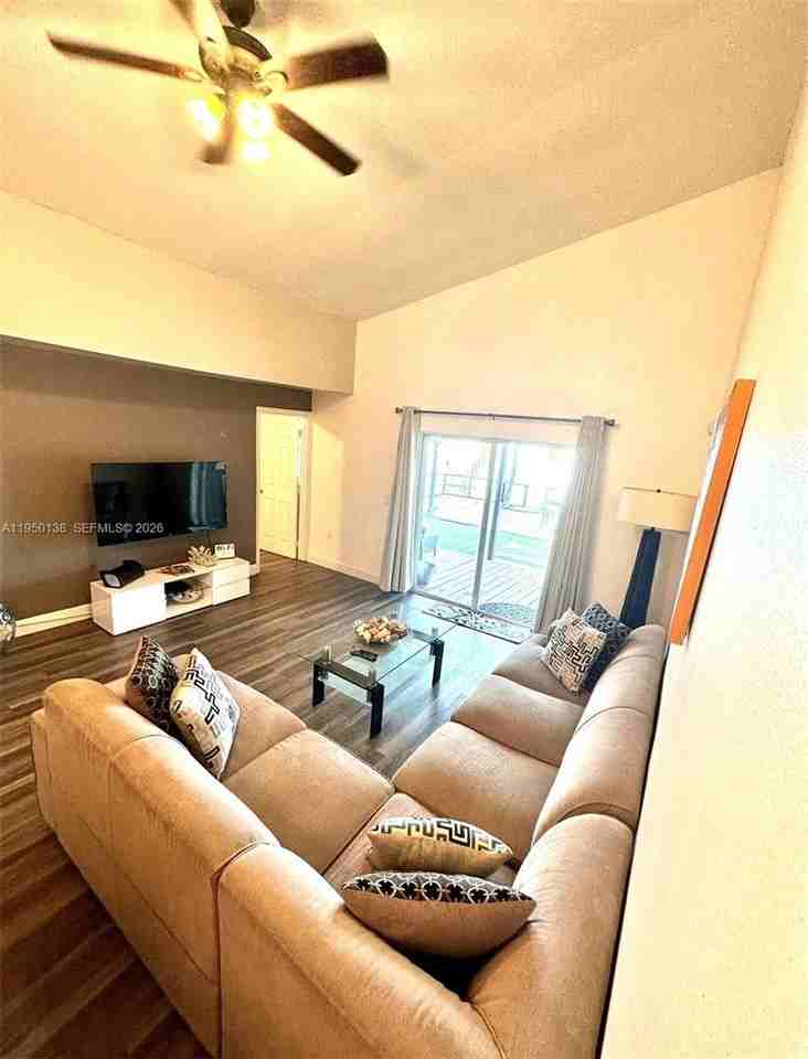 2433 Sw 58th Mnr - Photo 4 of 25