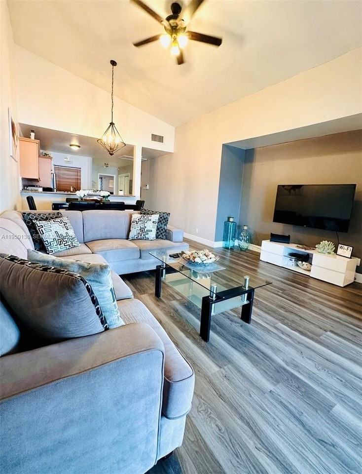 2433 Sw 58th Mnr - Photo 5 of 25