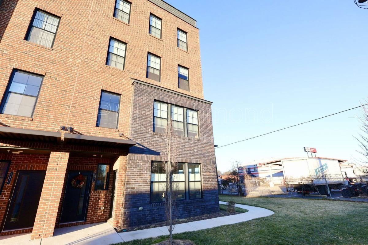 2445 Ownby Ln #B15 - Photo 2 of 10