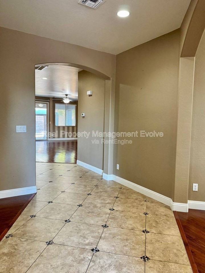 9156 W Mine Trl - Photo 2 of 10