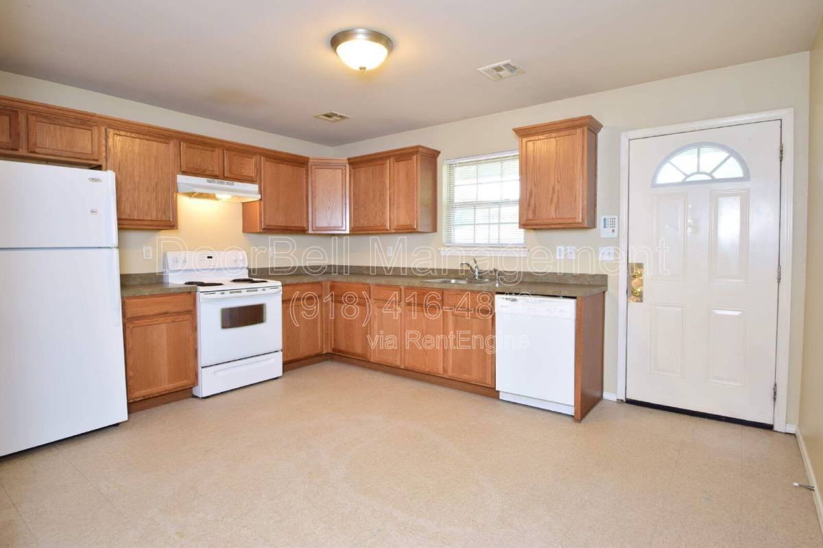 6025 S Madison Pl - Photo 3 of 10