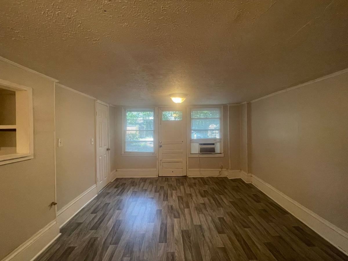 2713 Vineville Ave #4 - Photo 4 of 9