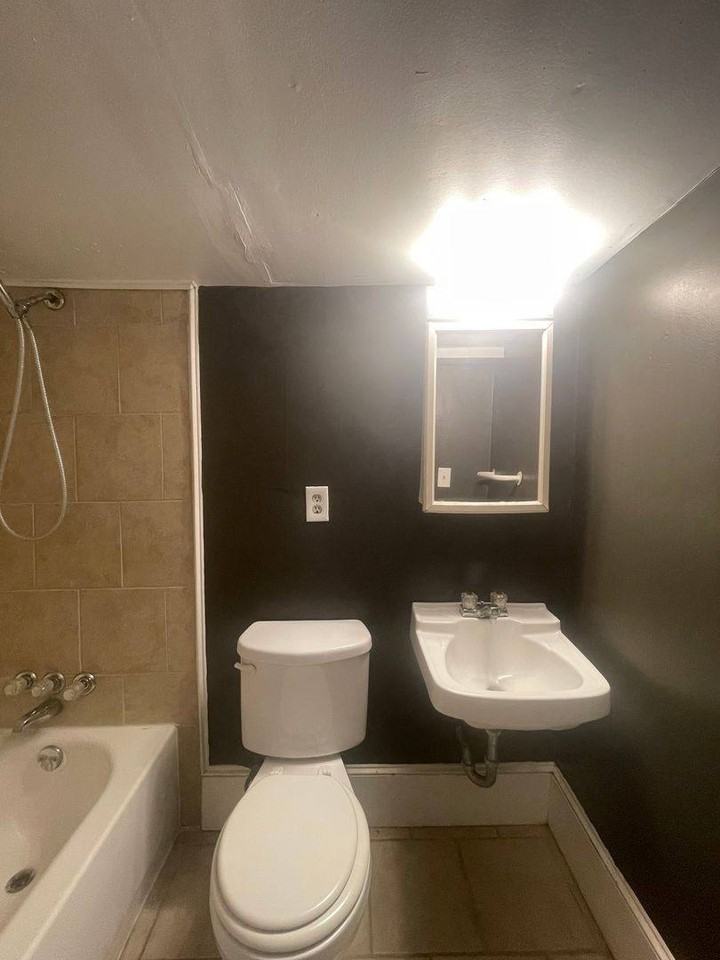 2713 Vineville Ave #4 - Photo 6 of 9