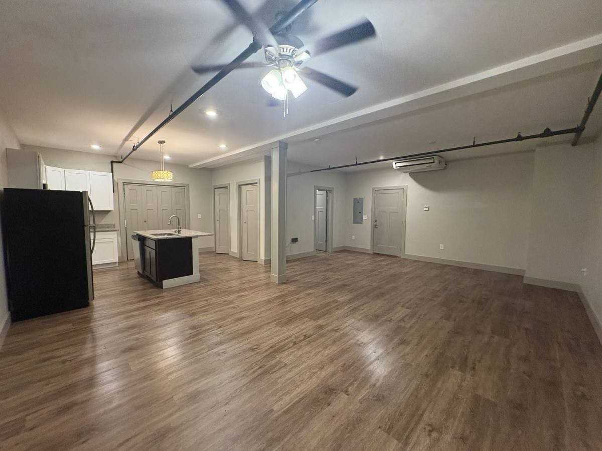 614 Poplar St #100 - Photo 3 of 9