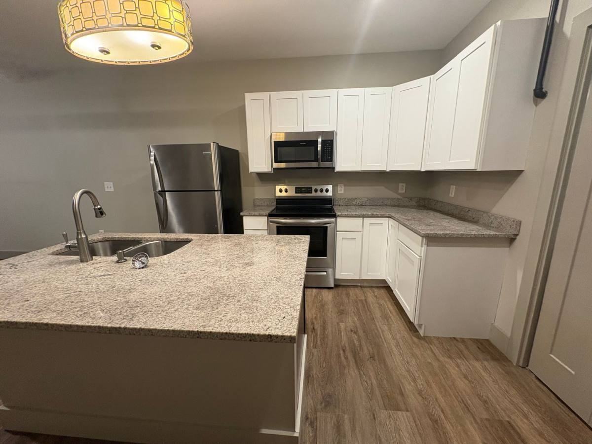 614 Poplar St #100 - Photo 5 of 9