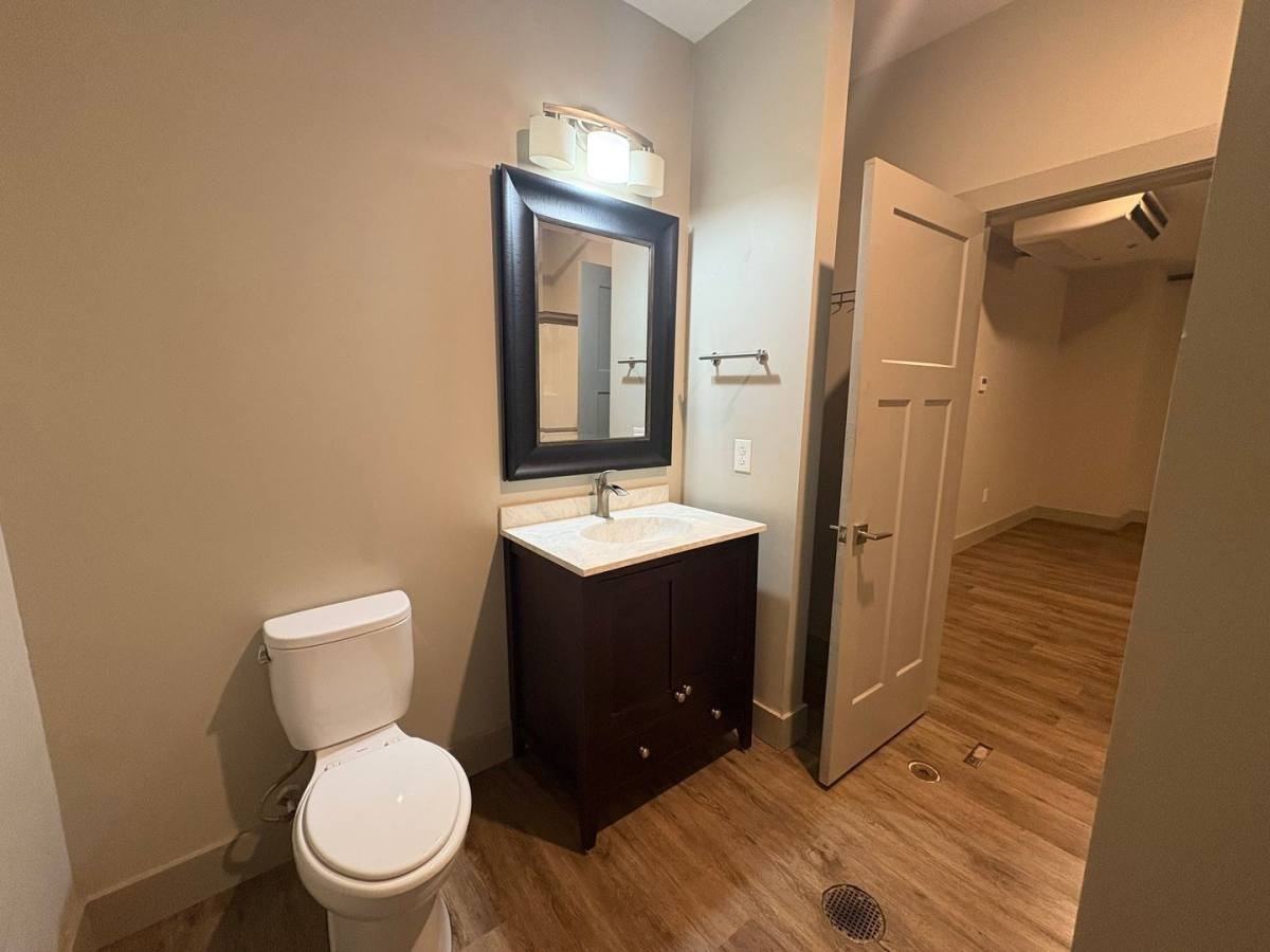 614 Poplar St #100 - Photo 7 of 9