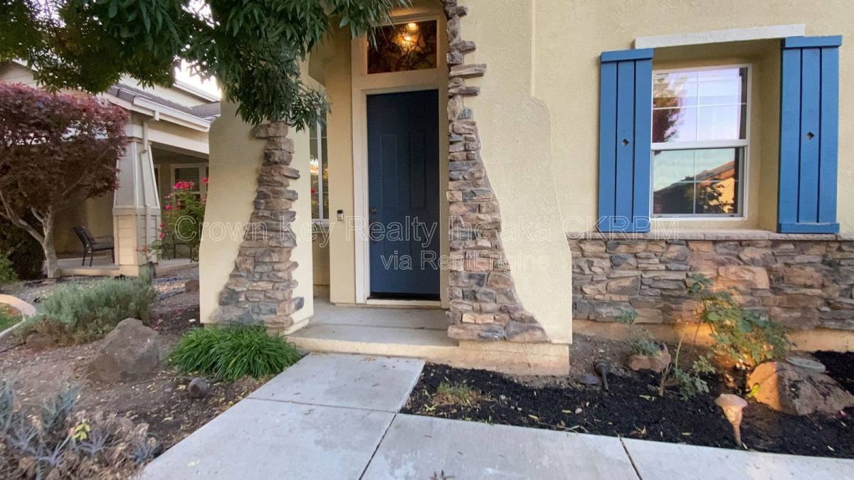 4685 Dandelion Loop - Photo 2 of 10