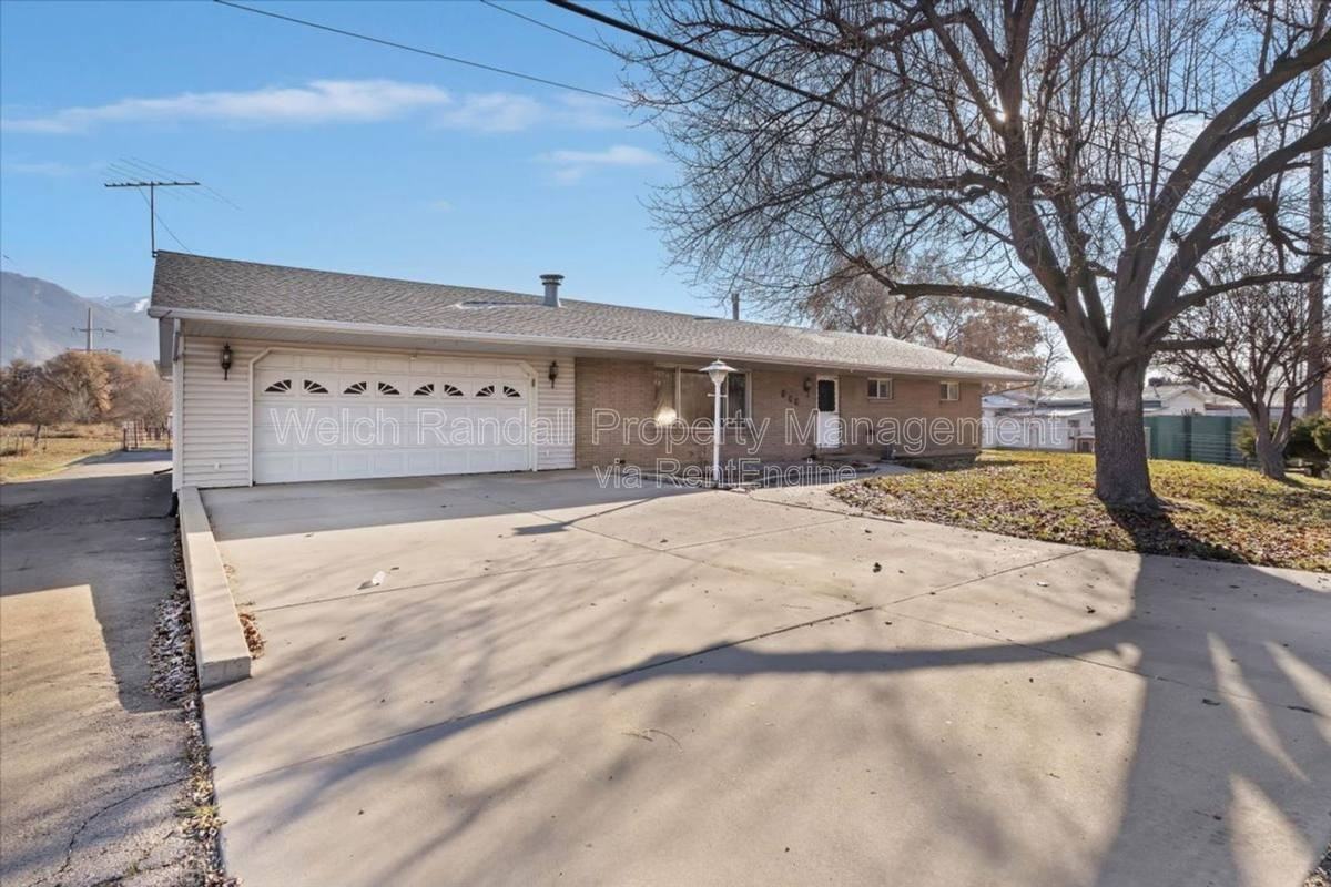 506 N Geneva Rd - Photo 2 of 10