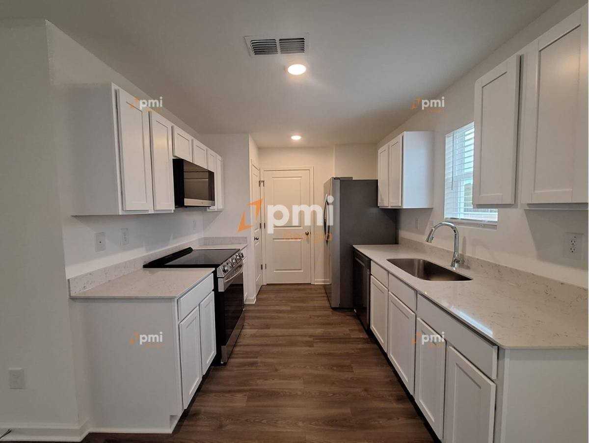 182 Kinsale Dr - Photo 2 of 10