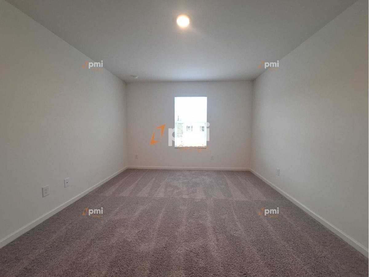 182 Kinsale Dr - Photo 3 of 10