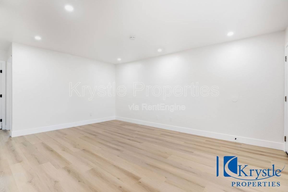 455 E L St - Photo 3 of 10