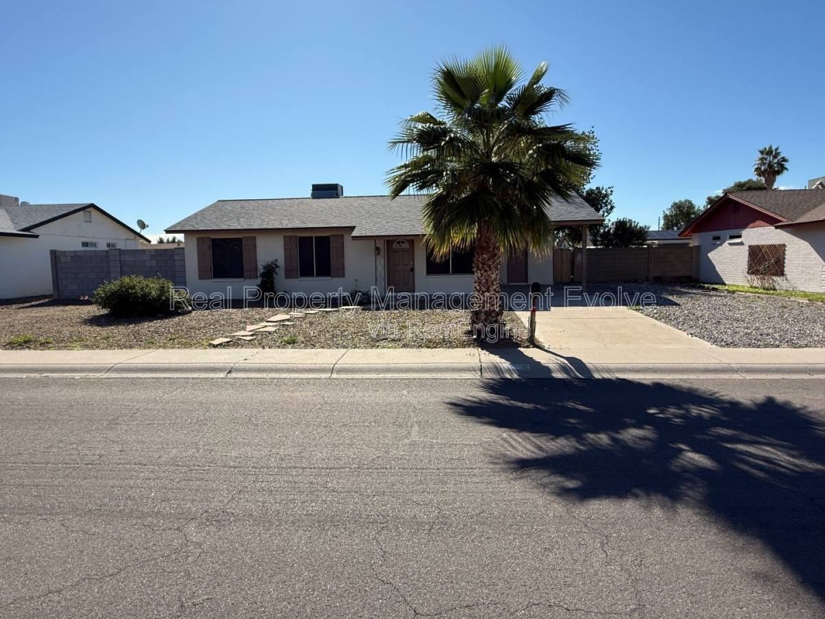 1535 W Rosemonte Dr - Photo 3 of 9