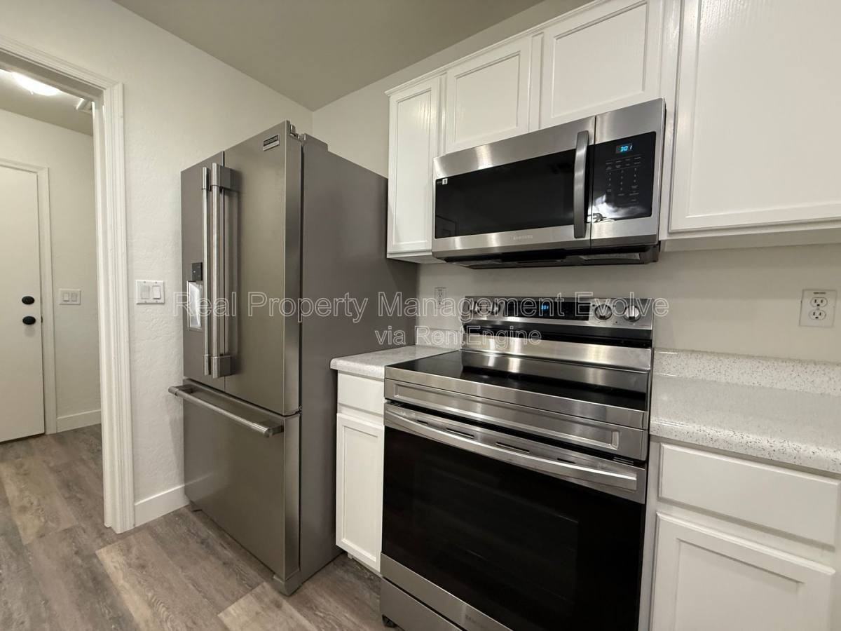 2809 N 107th Dr - Photo 3 of 10