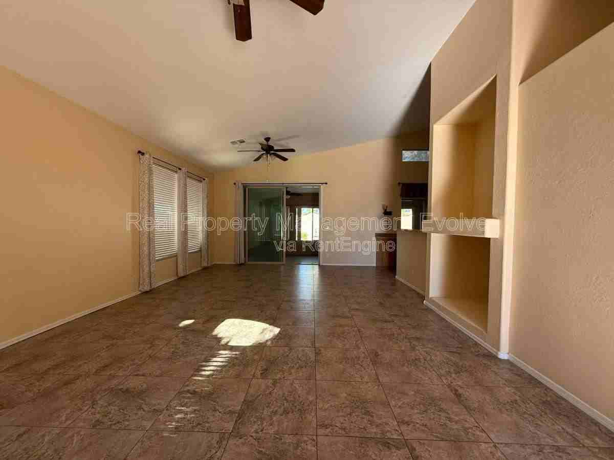 4048 E Aspen Way - Photo 3 of 9